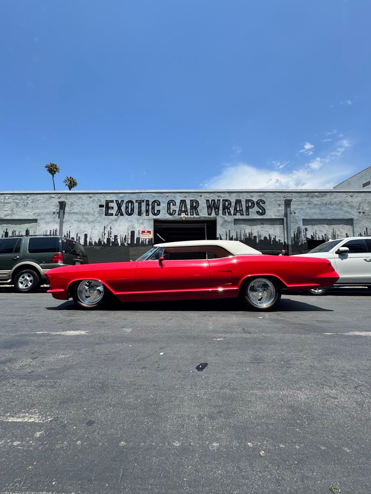 Buick Riviera — Red & White Two-Tone Wrap